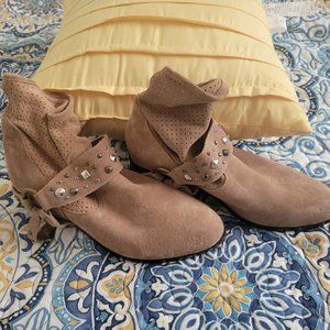 Tan Twiggy Boots